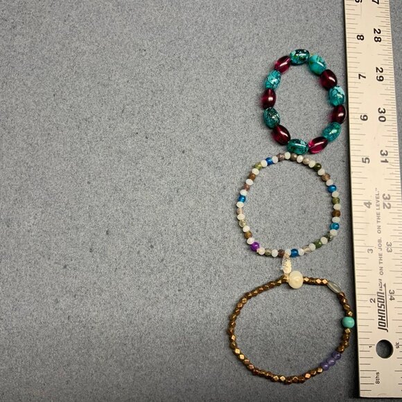 Beaded Stretch Bracelets Lot Of 3 Turquoise Purple Gold Pearl Leaf Charm Boho - Picture 3 of 3